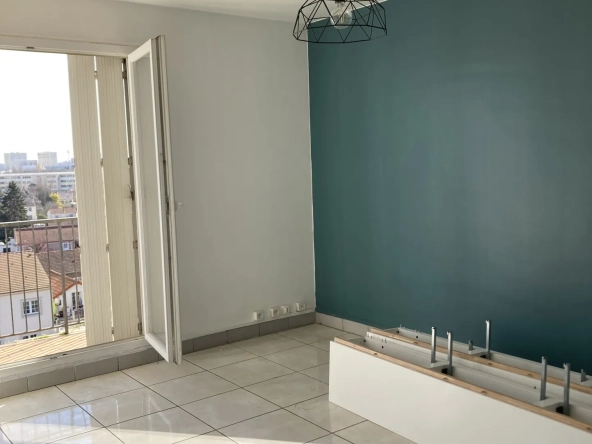 Appartement 2 pièces lumineux avec balcon, cave et parking à Pierrefitte-sur-Seine