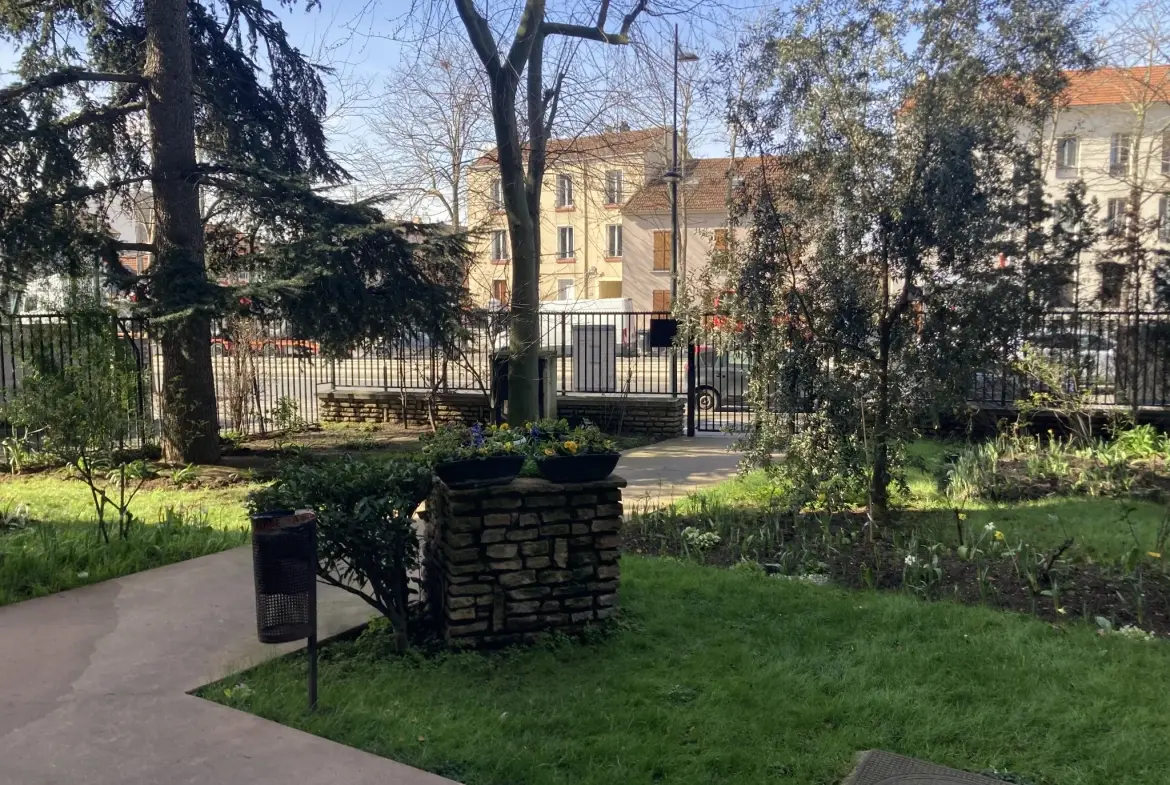 Appartement 2 pièces lumineux avec balcon, cave et parking à Pierrefitte-sur-Seine 
