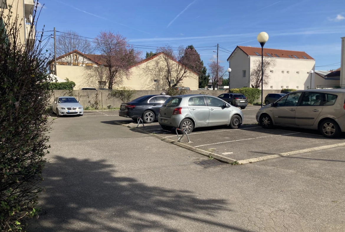 Appartement 2 pièces lumineux avec balcon, cave et parking à Pierrefitte-sur-Seine 