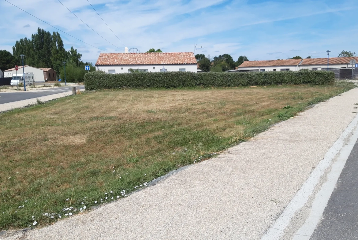 Terrain à bâtir de 649 m² proche commerces et écoles à Champagne-les-Marais 