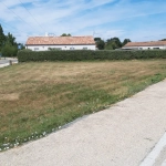 Terrain à bâtir de 649 m² proche commerces et écoles à Champagne-les-Marais