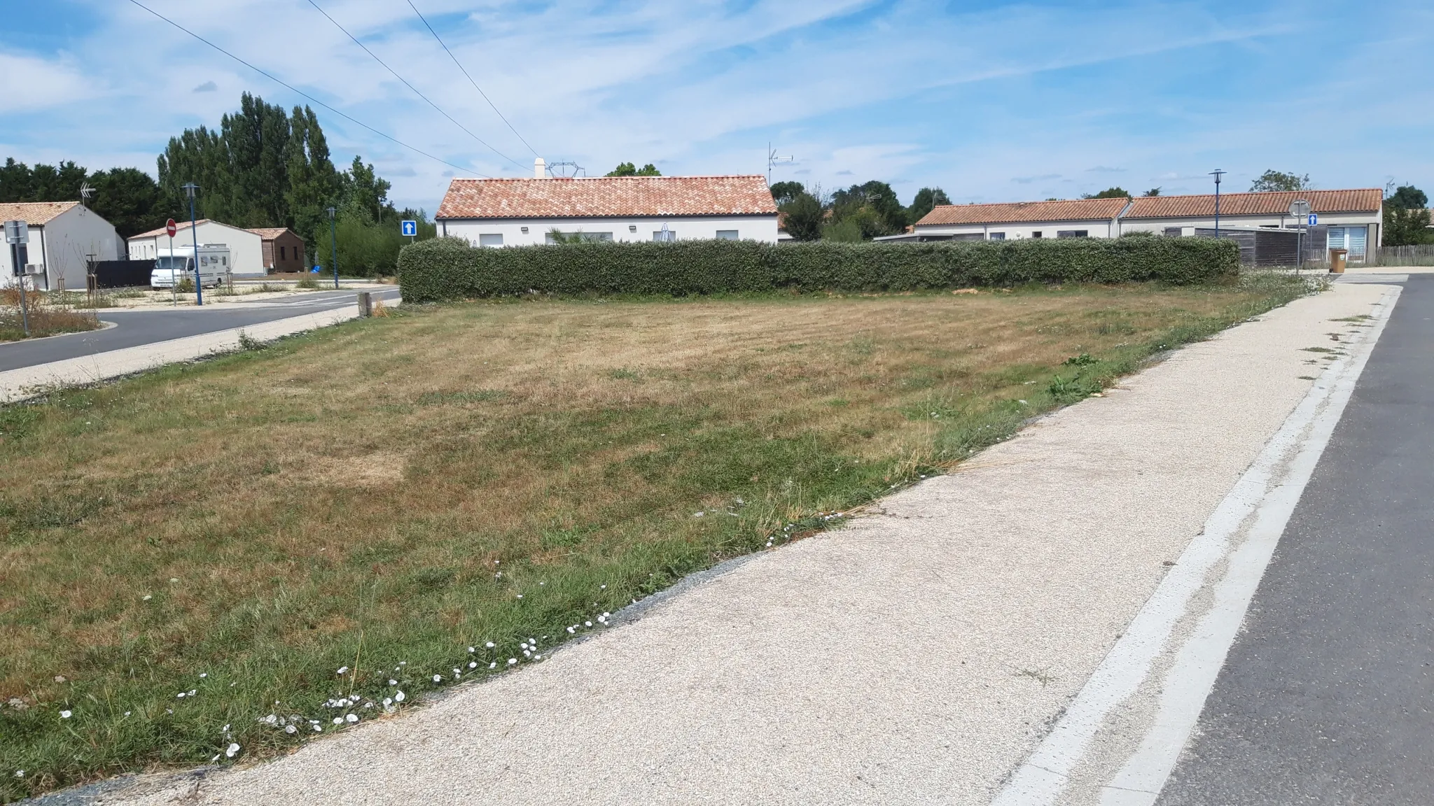 Terrain à bâtir de 649 m² proche commerces et écoles à Champagne-les-Marais 
