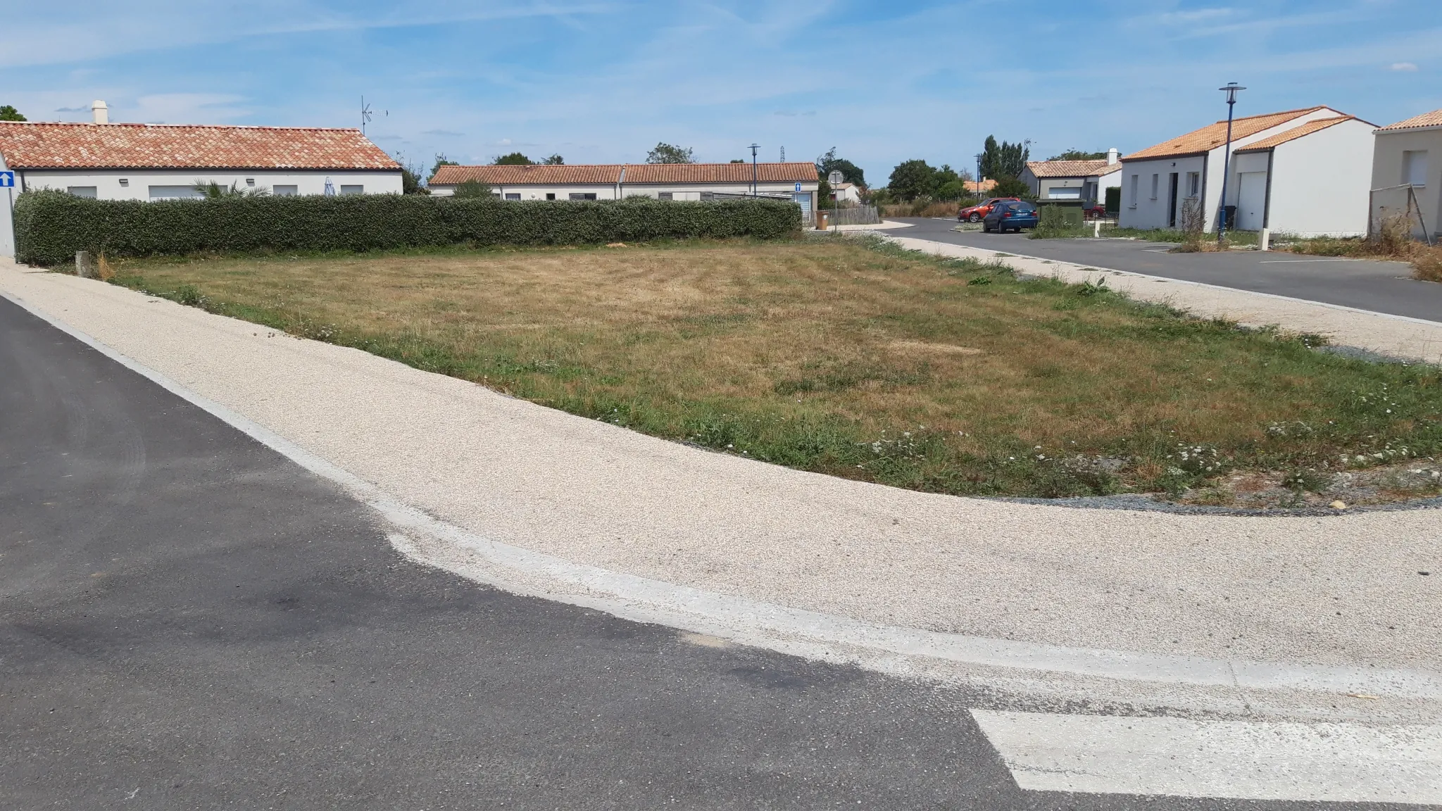 Terrain à bâtir de 649 m² proche commerces et écoles à Champagne-les-Marais 