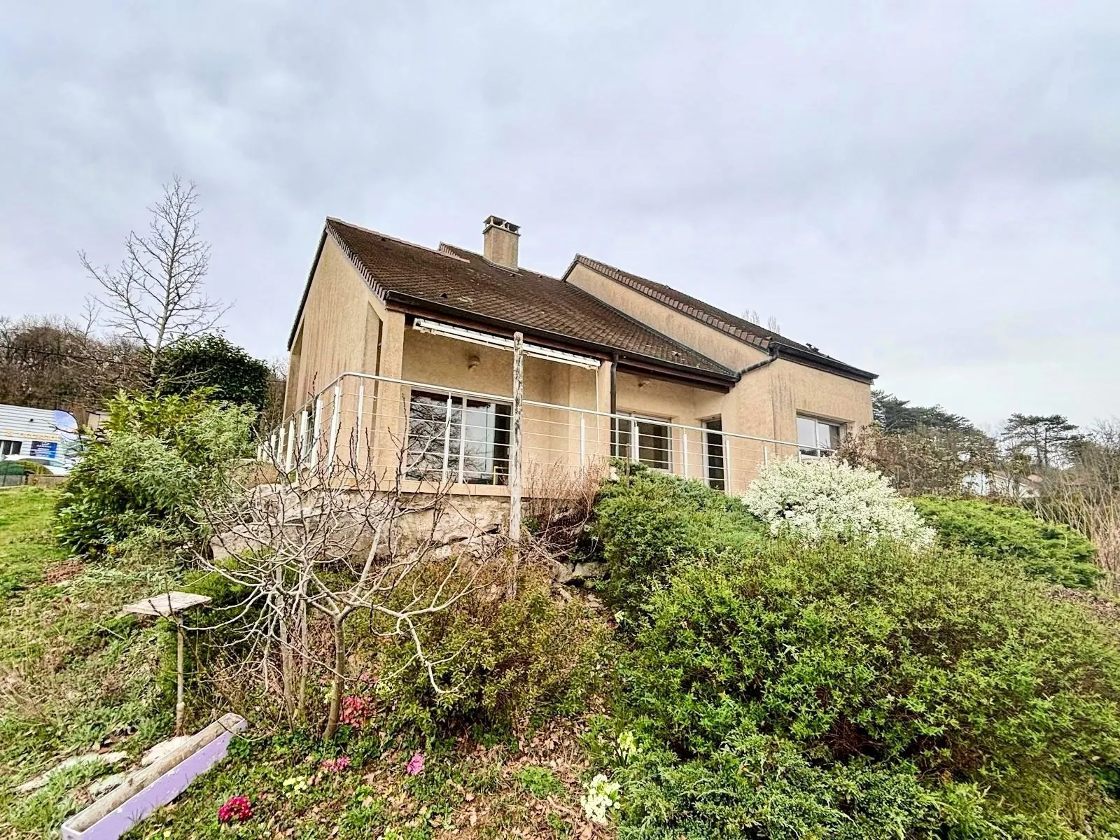 Magnifique maison de 196m² avec grand terrain à 5 min de Montferrand-le-Château 