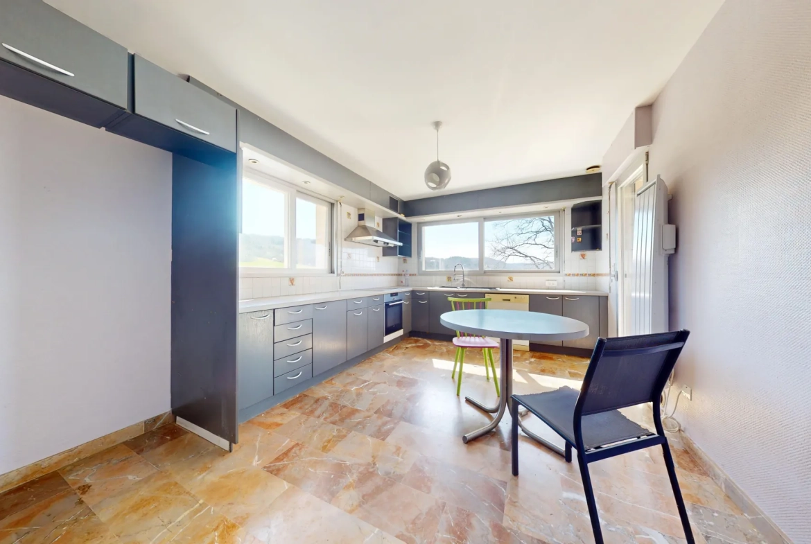 Magnifique maison de 196m² avec grand terrain à 5 min de Montferrand-le-Château 