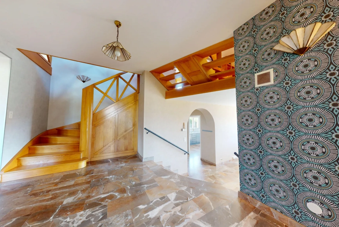 Magnifique maison de 196m² avec grand terrain à 5 min de Montferrand-le-Château 