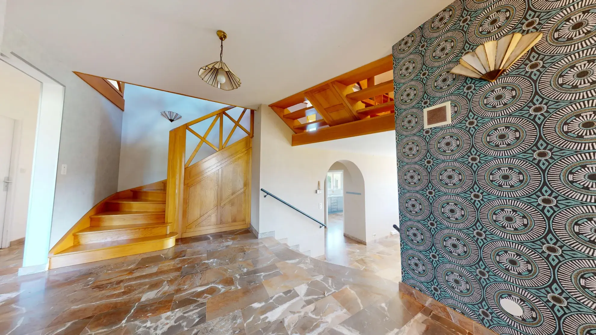 Magnifique maison de 196m² avec grand terrain à 5 min de Montferrand-le-Château 