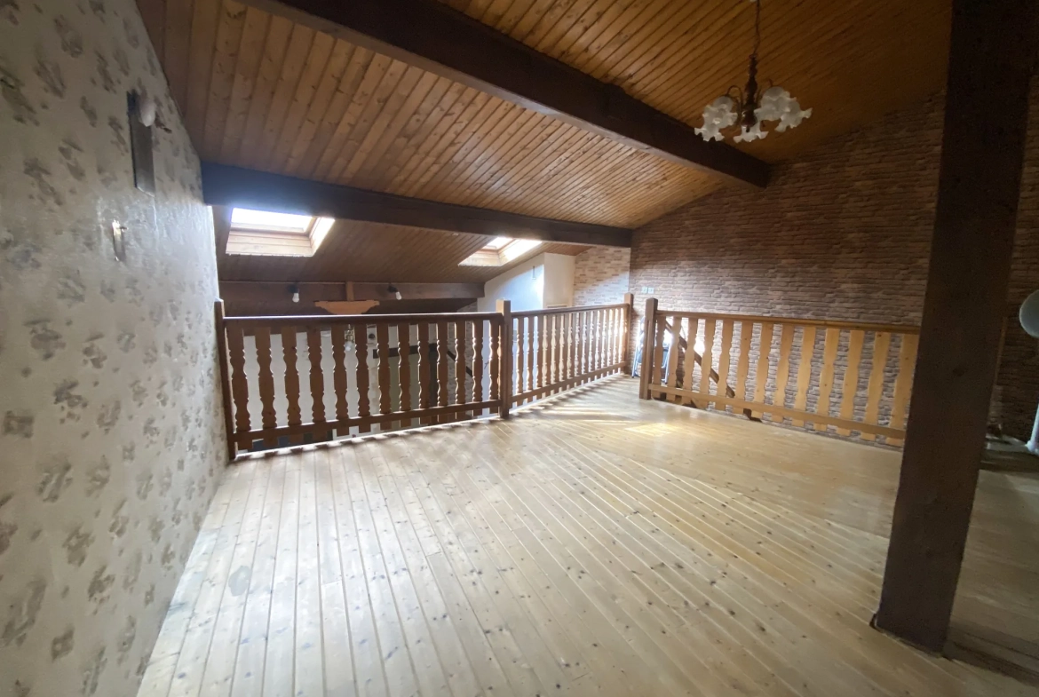 Maison F5 à vendre à Rémering, proche commodités, 3 chambres, chauffage pellets, terrasse 
