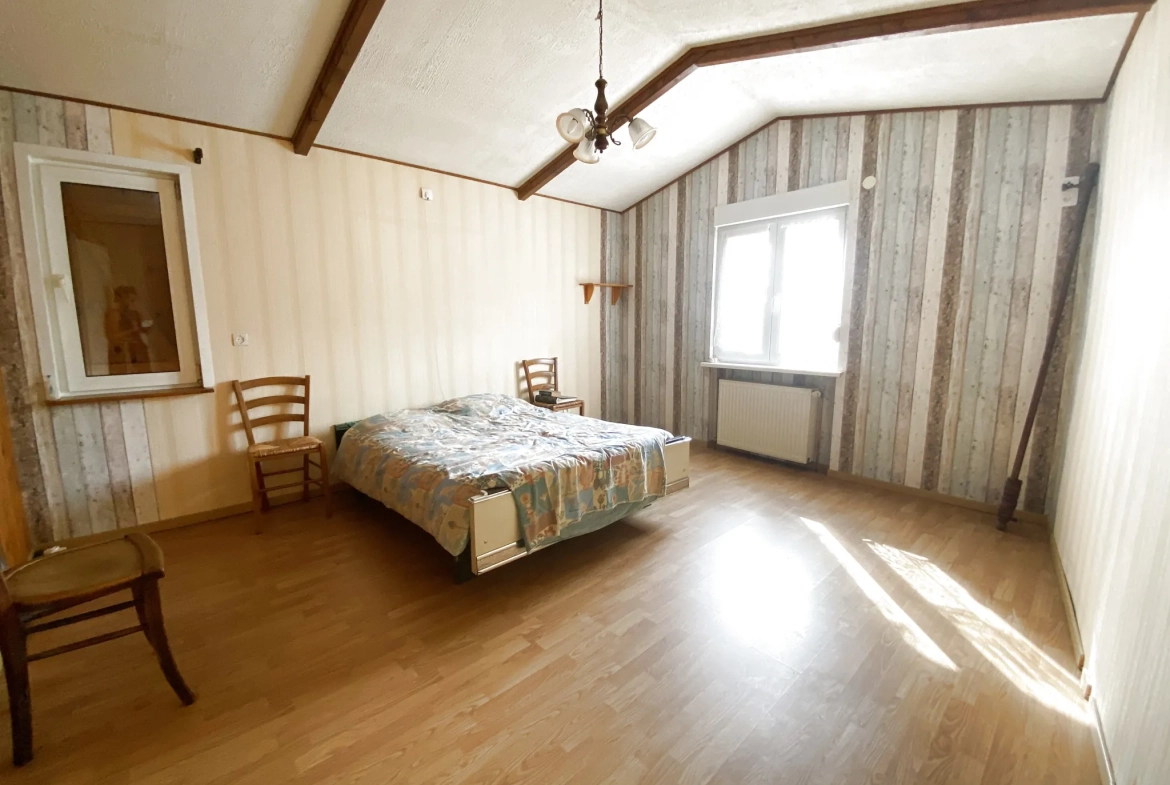 Maison F5 à vendre à Rémering, proche commodités, 3 chambres, chauffage pellets, terrasse 