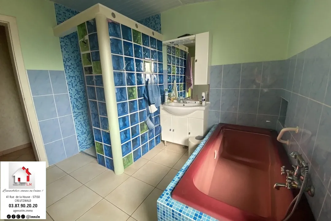 Maison F5 à vendre à Rémering, proche commodités, 3 chambres, chauffage pellets, terrasse 