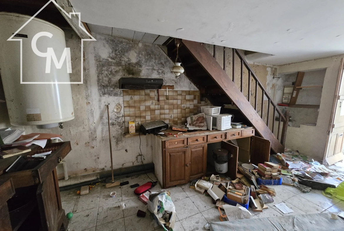 Maison à rénover avec jardin à Celle-Lèvescault (86) 