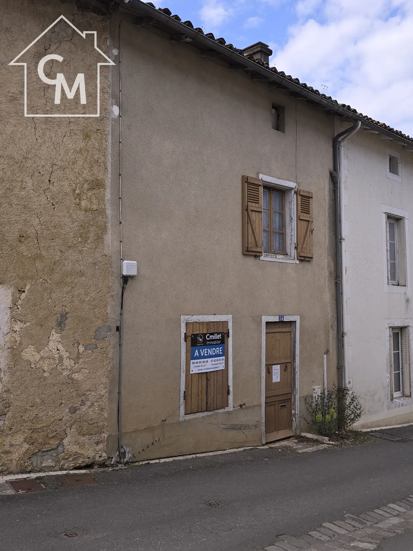 Maison à rénover avec jardin à Celle-Lèvescault (86) 