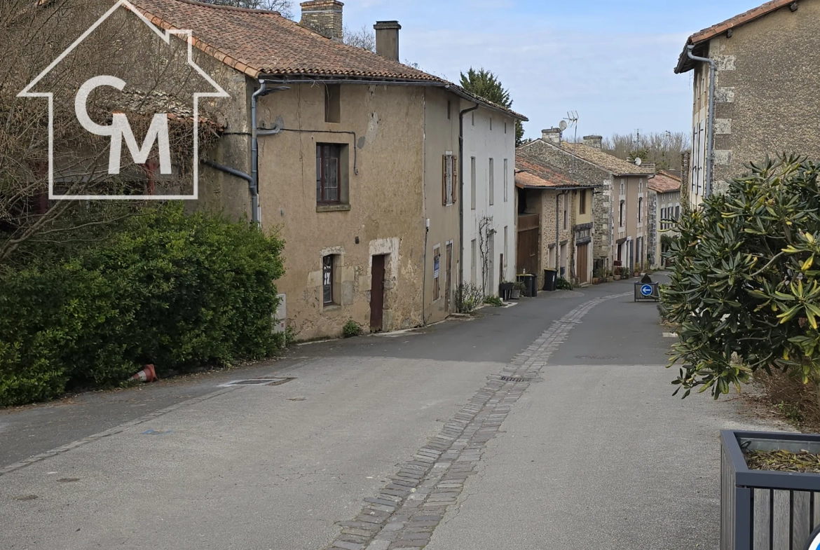 Maison à rénover avec jardin à Celle-Lèvescault (86) 