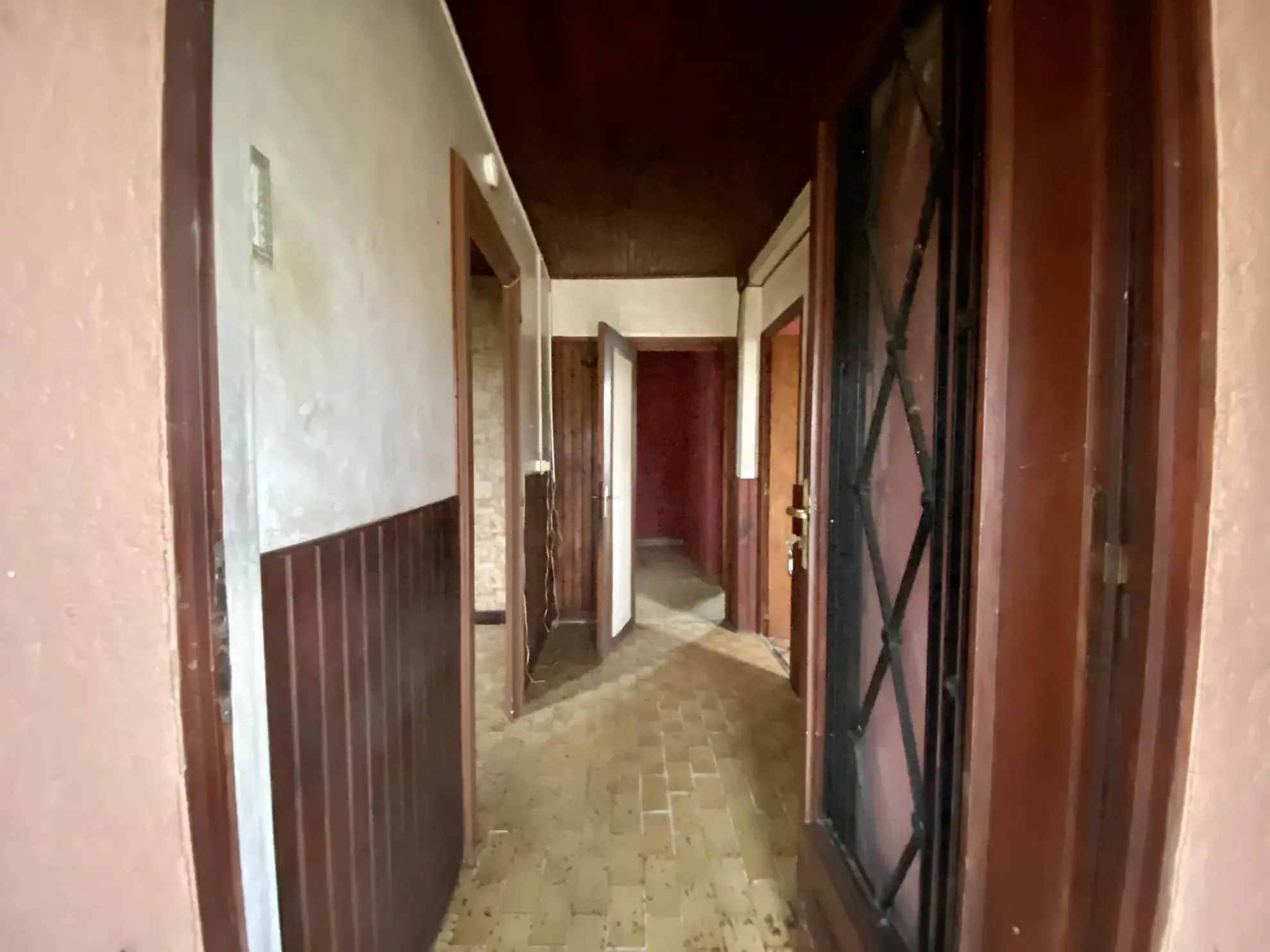 Charmante maison de plain-pied à Montambert avec terrain et dépendances 