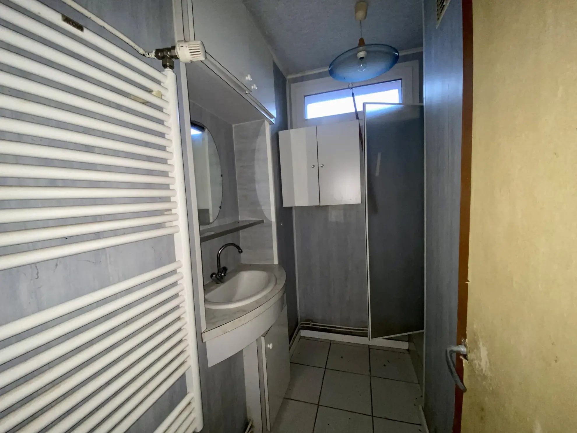 Charmante maison de plain-pied à Montambert avec terrain et dépendances 