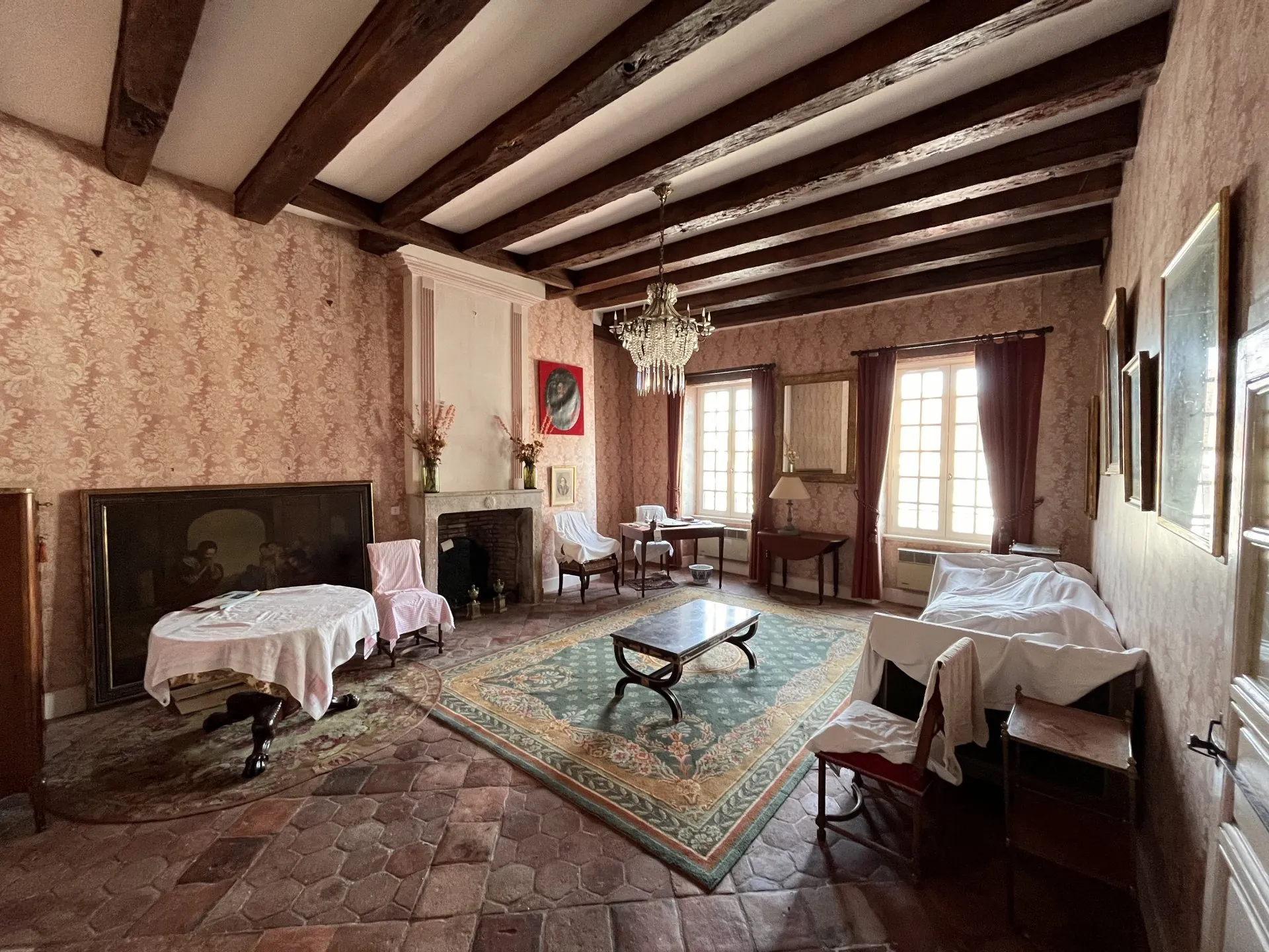 Maison de maître historique avec potentiel à Saint Gérand le Puy, Allier 