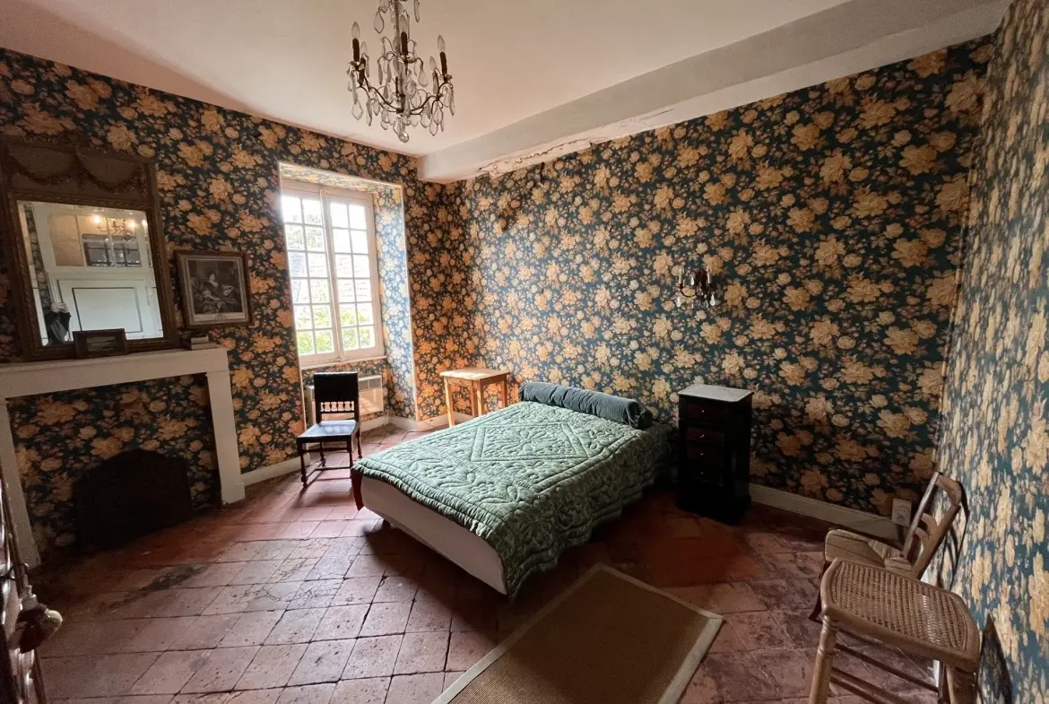 Maison de maître historique avec potentiel à Saint Gérand le Puy, Allier 