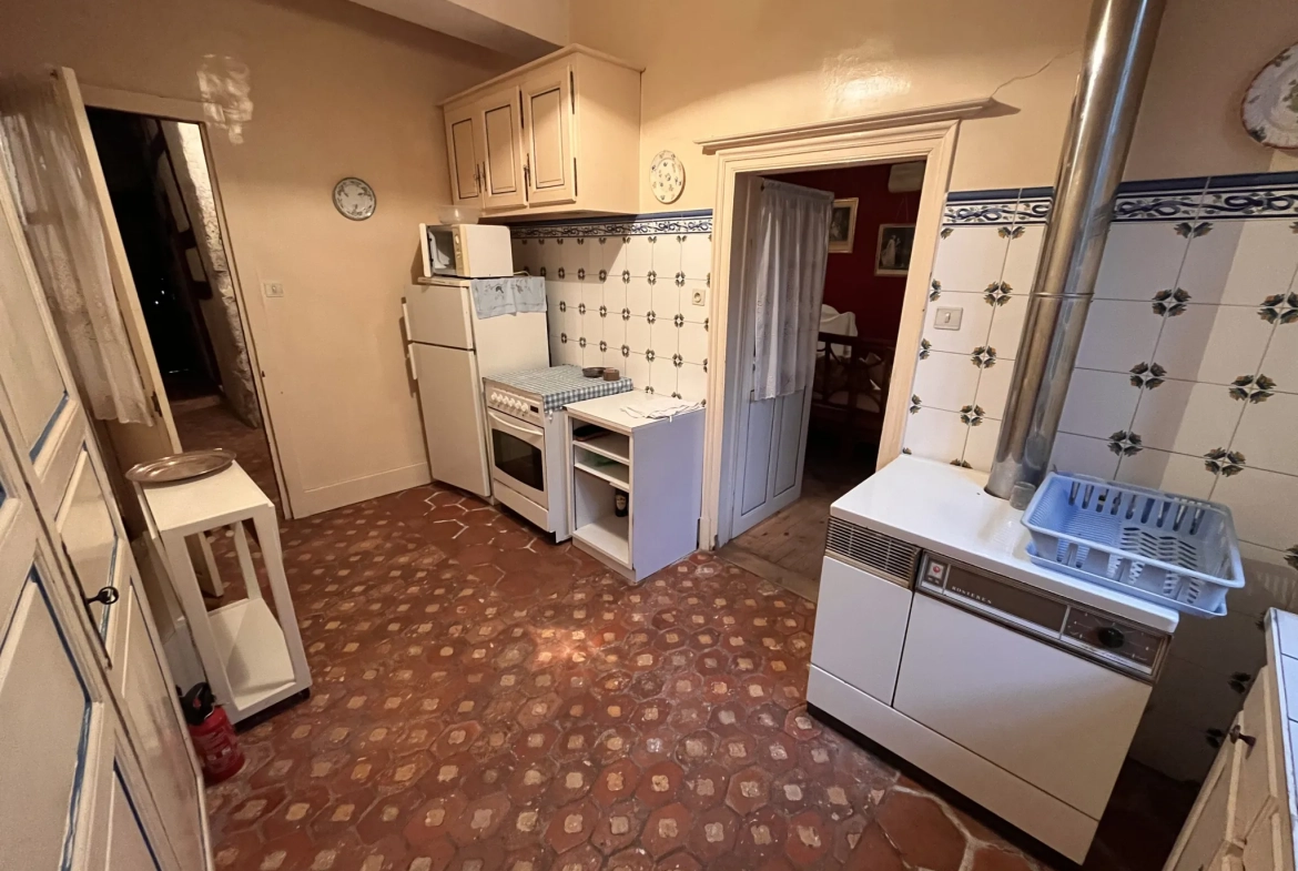 Maison de maître historique avec potentiel à Saint Gérand le Puy, Allier 