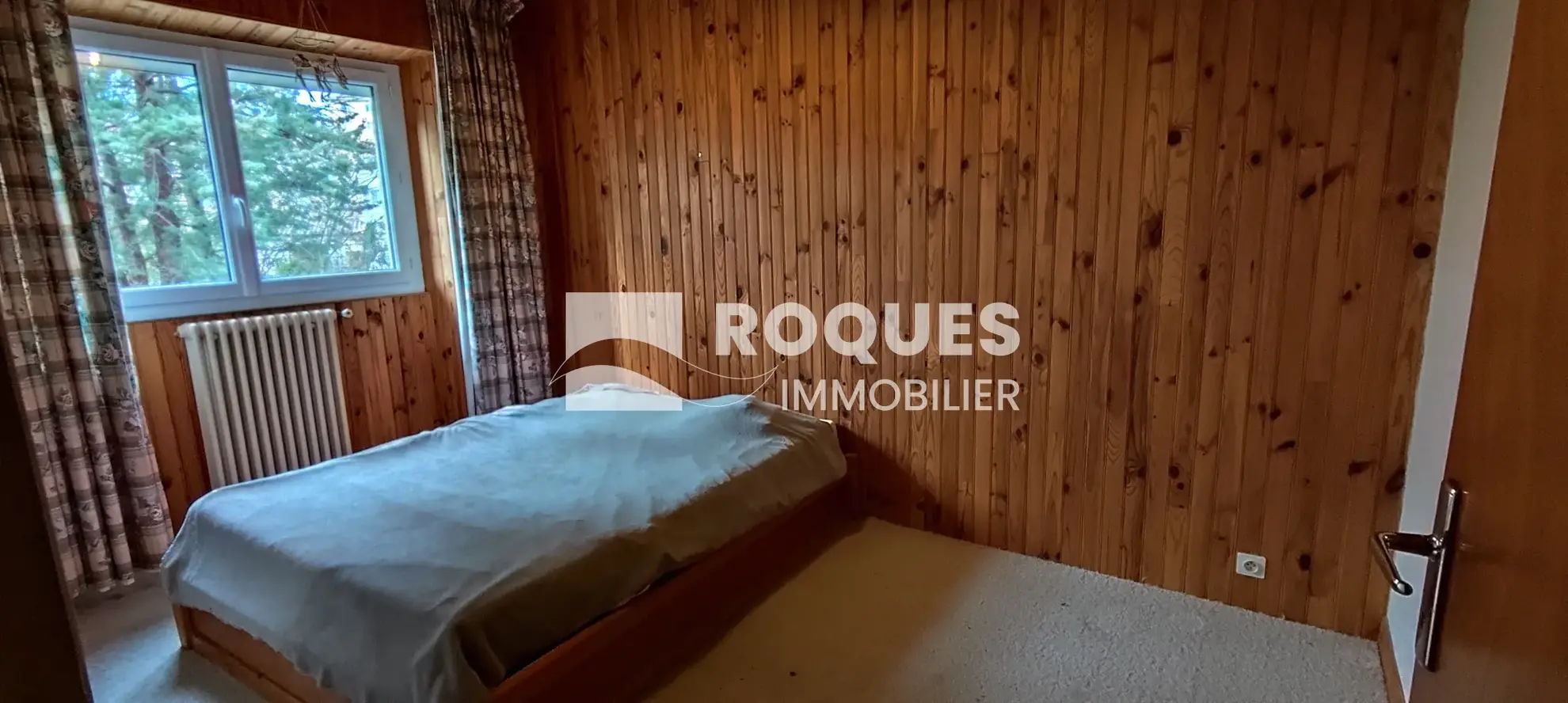 Maison familiale à Millau avec grand parc et vue sur le Larzac à rénover 