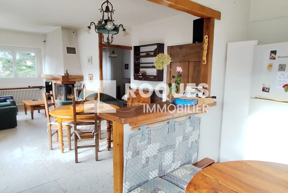 Maison familiale à Millau avec grand parc et vue sur le Larzac à rénover 