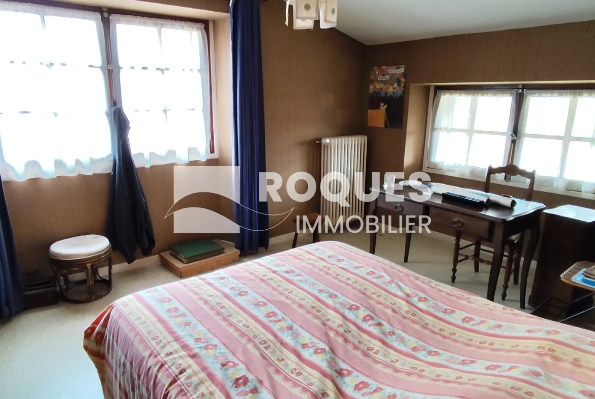 Maison familiale à Millau avec grand parc et vue sur le Larzac à rénover 