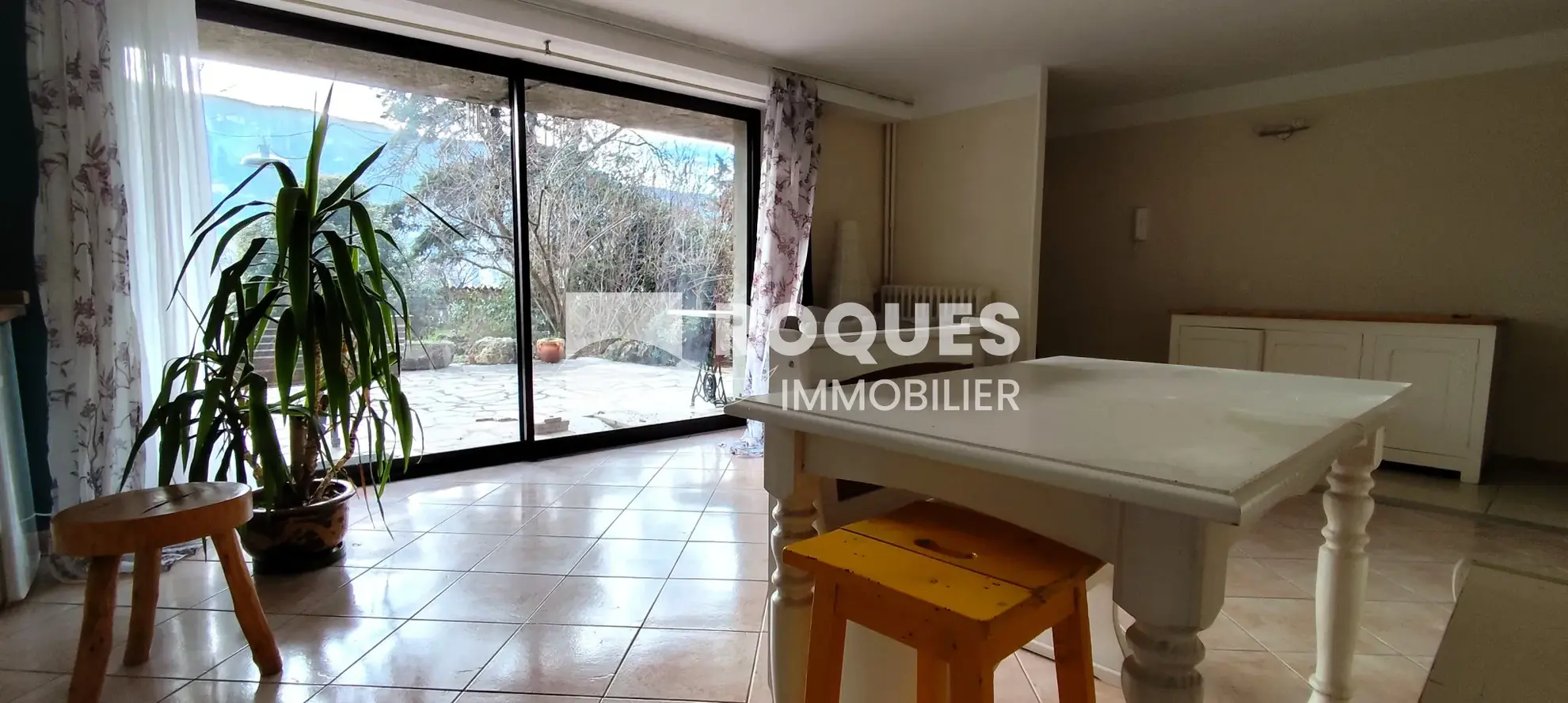 Maison familiale à Millau avec grand parc et vue sur le Larzac à rénover 