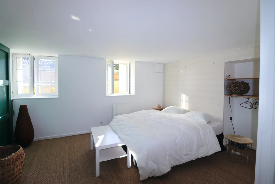Appartement avec grotte dans la falaise face à l'océan à Meschers-sur-Gironde 
