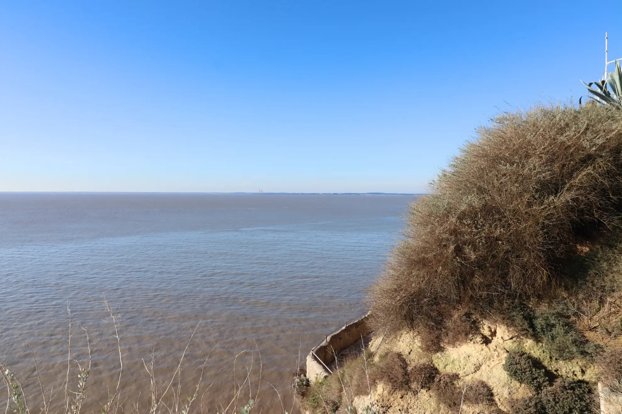 Appartement avec grotte dans la falaise face à l'océan à Meschers-sur-Gironde 