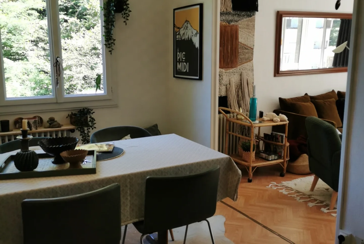 Appartement lumineux de 79 m² avec balcon et vue montagne à Couflens 