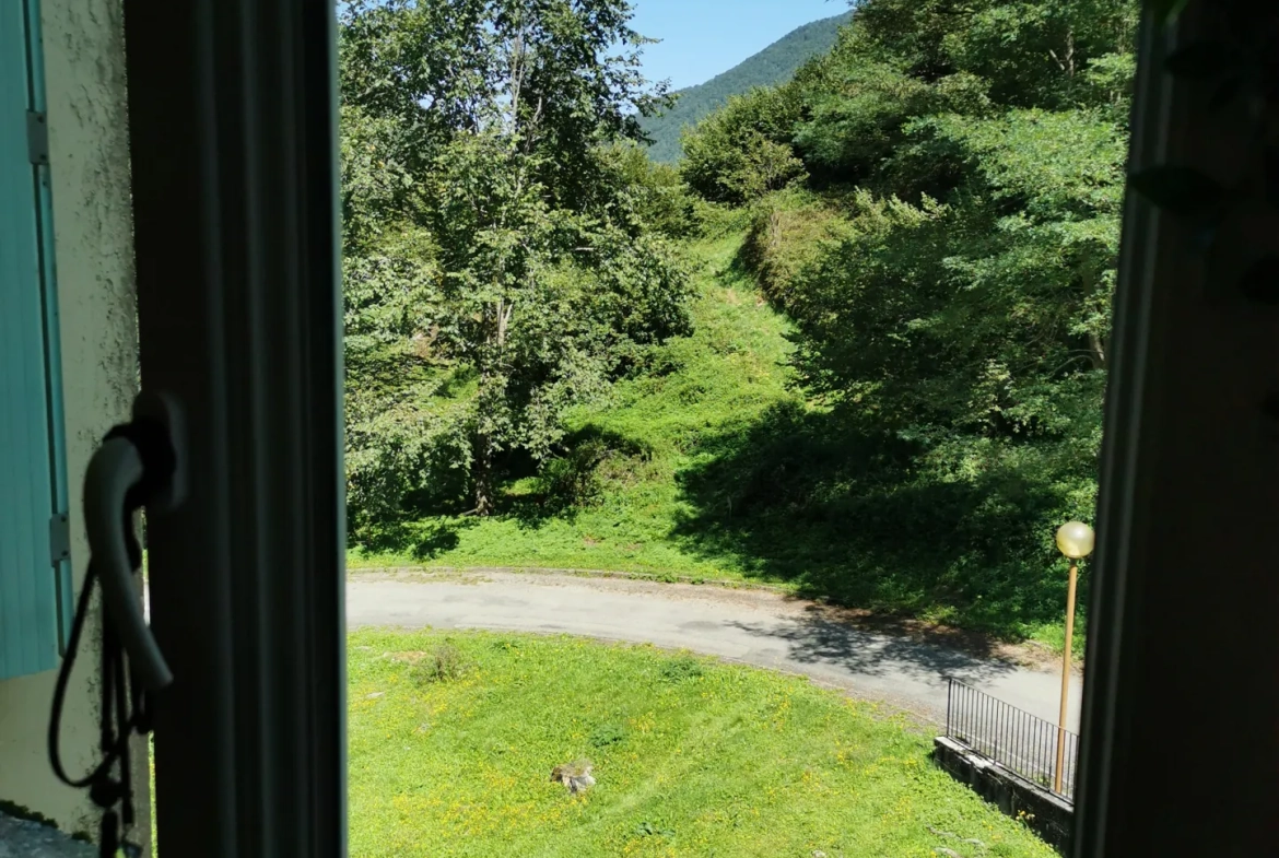 Appartement lumineux de 79 m² avec balcon et vue montagne à Couflens 