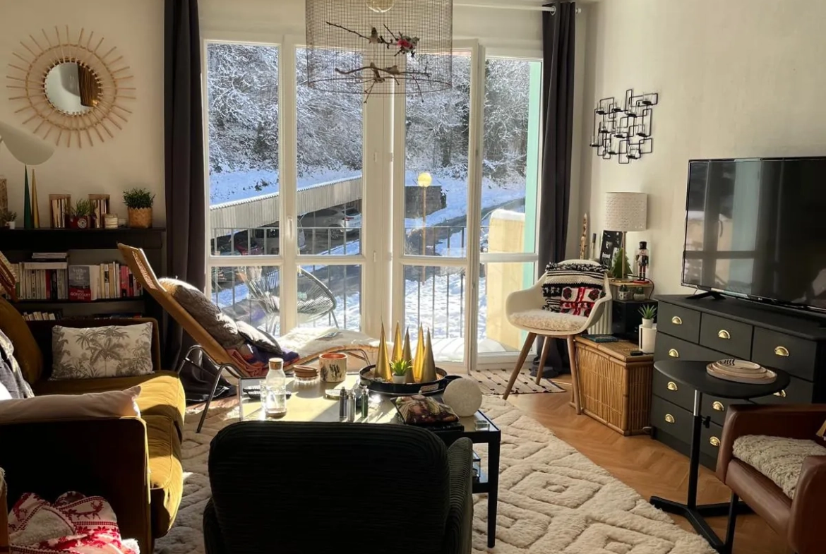 Appartement lumineux de 79 m² avec balcon et vue montagne à Couflens 