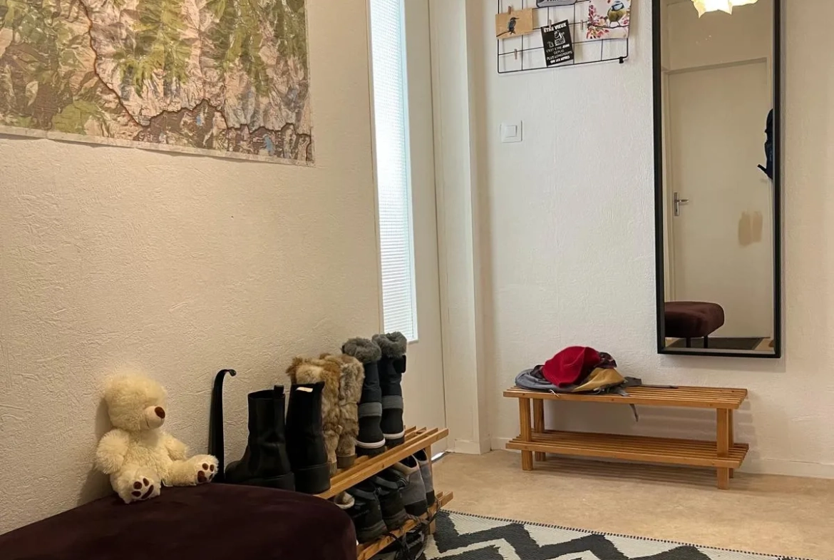 Appartement lumineux de 79 m² avec balcon et vue montagne à Couflens 