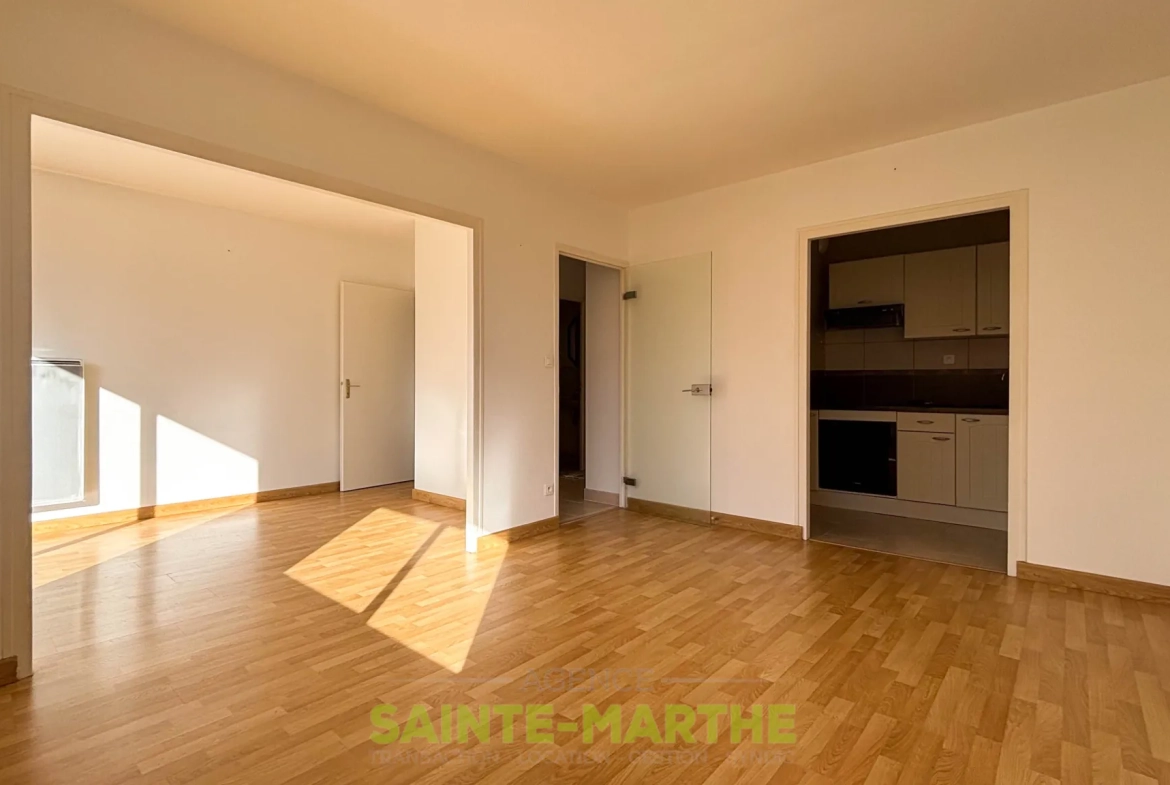 Appartement T2 à Niort avec Balcon et Garage - Résidence Récemment rénovée 