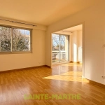 Appartement T2 à Niort avec Balcon et Garage - Résidence Récemment rénovée