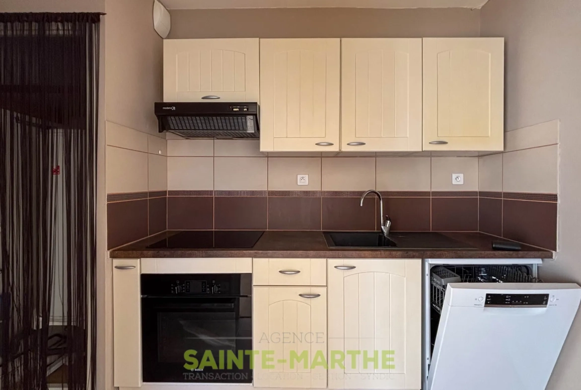 Appartement T2 à Niort avec Balcon et Garage - Résidence Récemment rénovée 