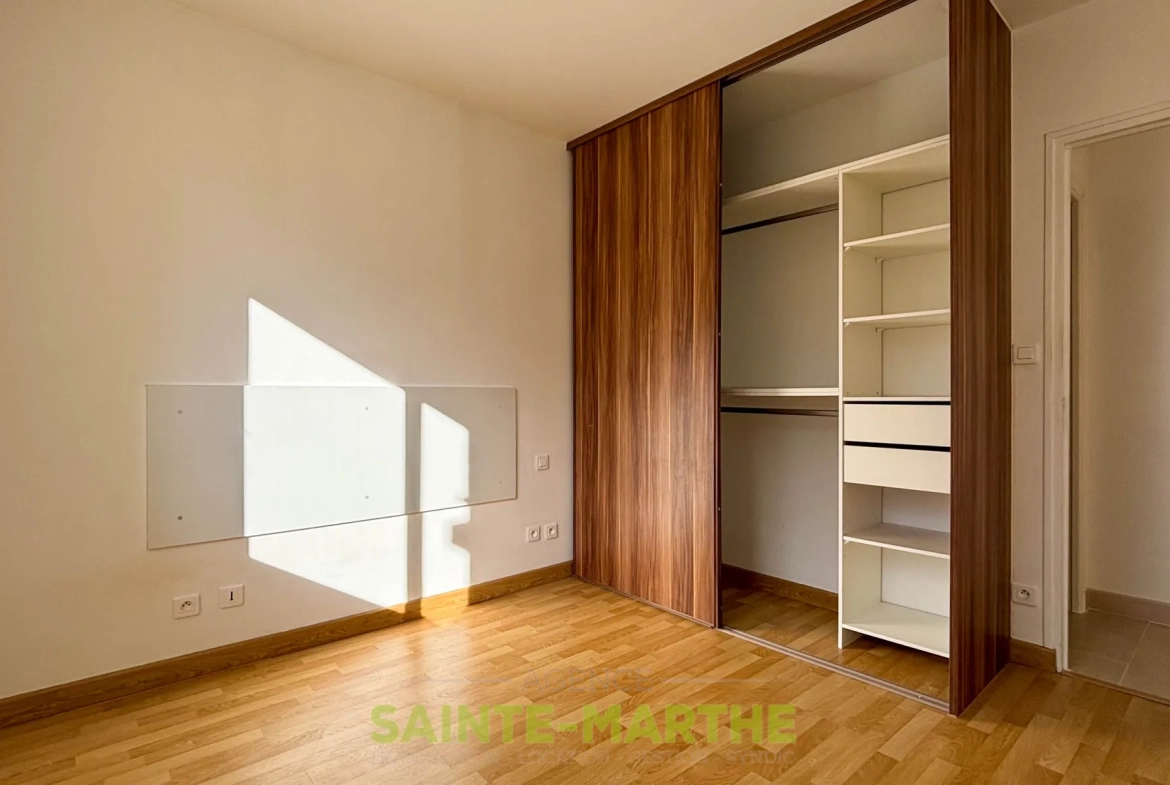 Appartement T2 à Niort avec Balcon et Garage - Résidence Récemment rénovée 