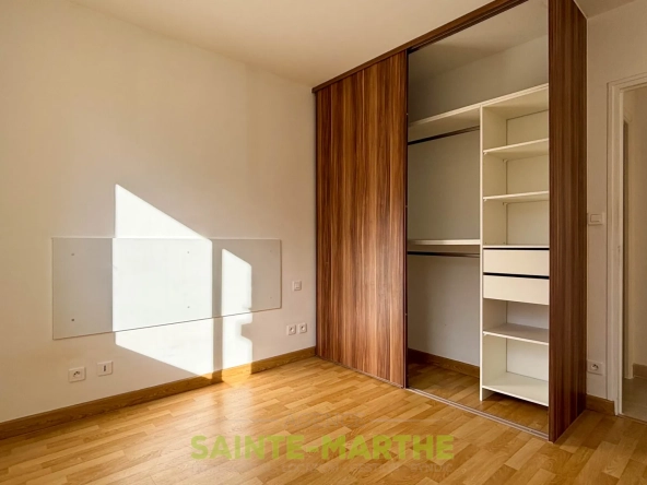 Appartement T2 à Niort avec Balcon et Garage - Résidence Récemment rénovée 