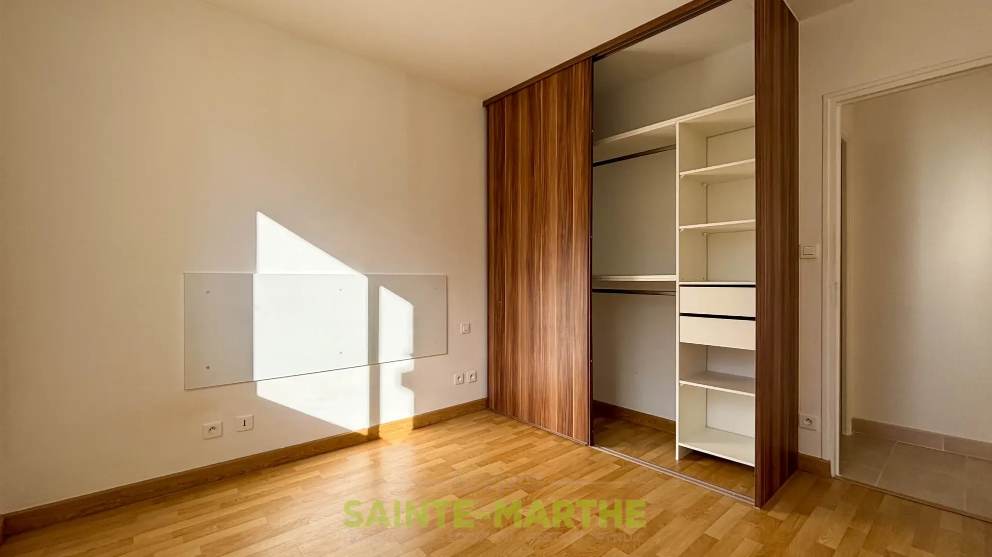 Appartement T2 à Niort avec Balcon et Garage - Résidence Récemment rénovée 