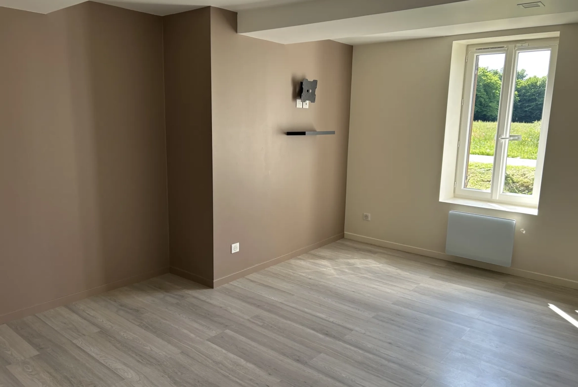 Maison rénovée de 190 m² avec terrains et équipements modernes à La Réole 