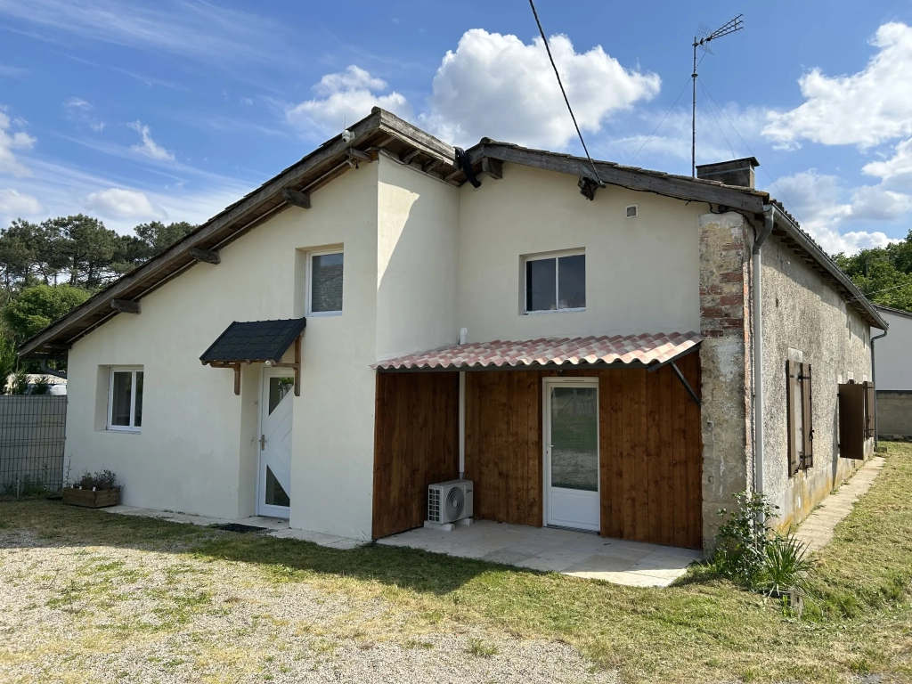 Maison rénovée de 190 m² avec terrains et équipements modernes à La Réole