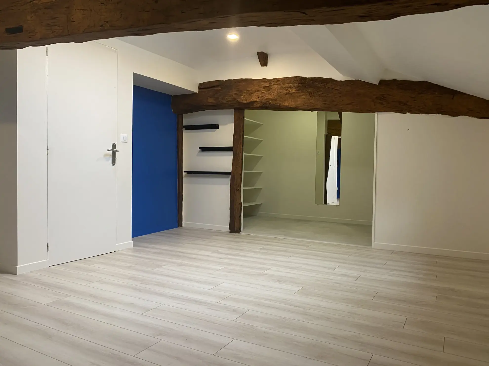 Maison rénovée de 190 m² avec terrains et équipements modernes à La Réole 