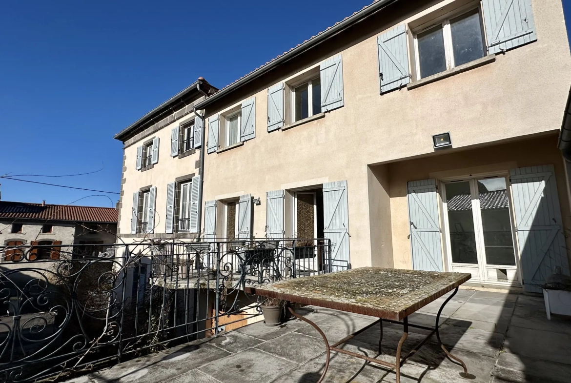 Charme et authenticité : maison en pierre au Crest près de Clermont-Ferrand 