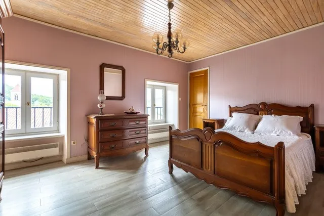 Charme et authenticité : maison en pierre au Crest près de Clermont-Ferrand 