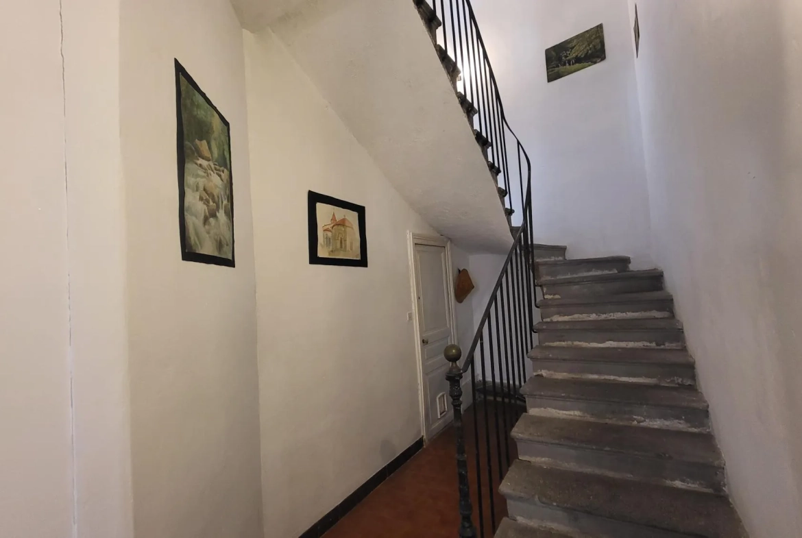 Charme et authenticité : maison en pierre au Crest près de Clermont-Ferrand 
