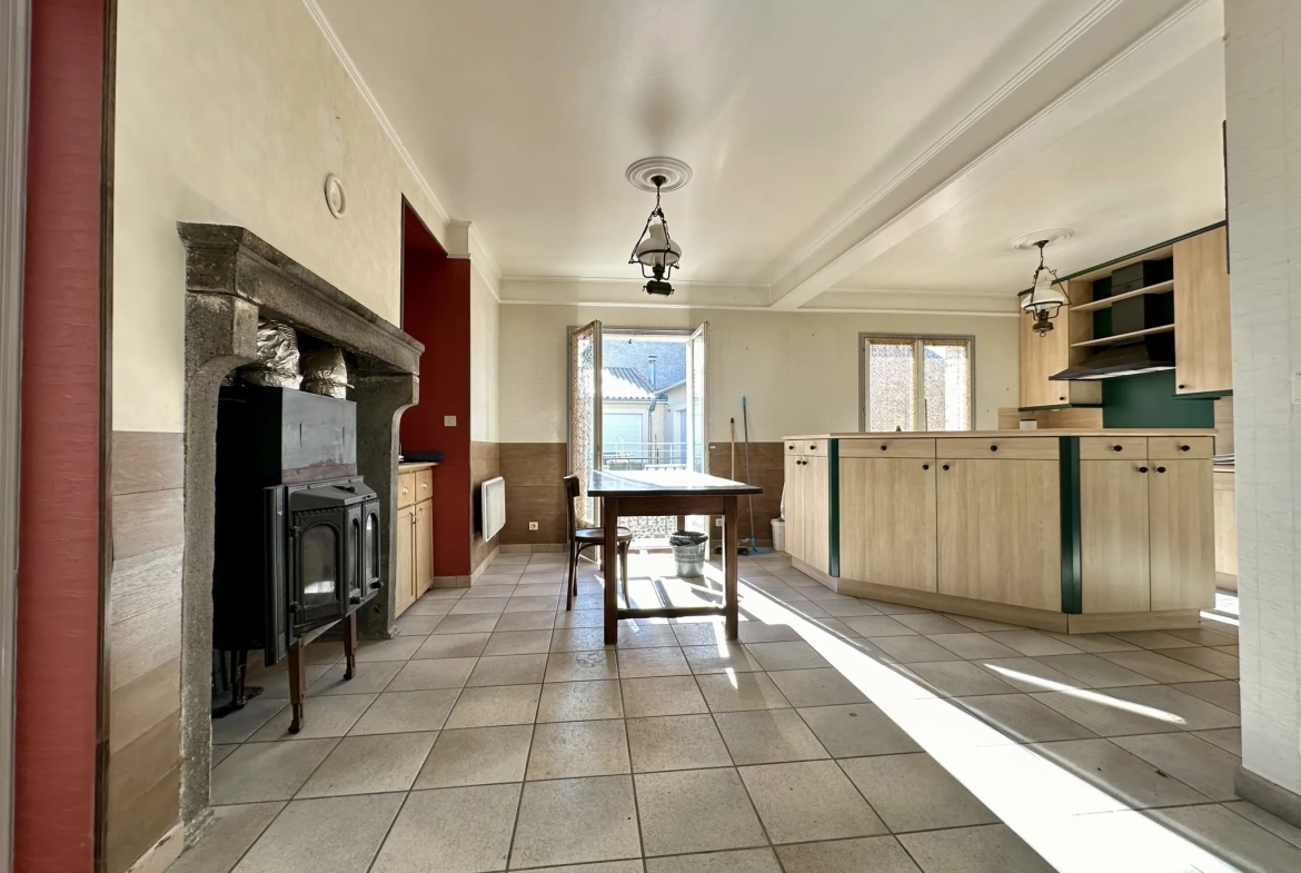 Charme et authenticité : maison en pierre au Crest près de Clermont-Ferrand 