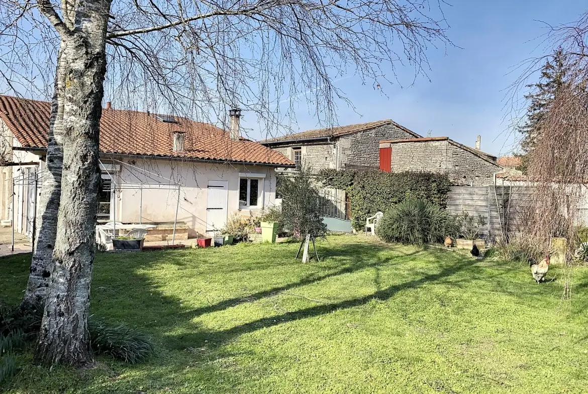 Charmante maison en pierre avec jardin à Saint Rémy — Idéal famille 
