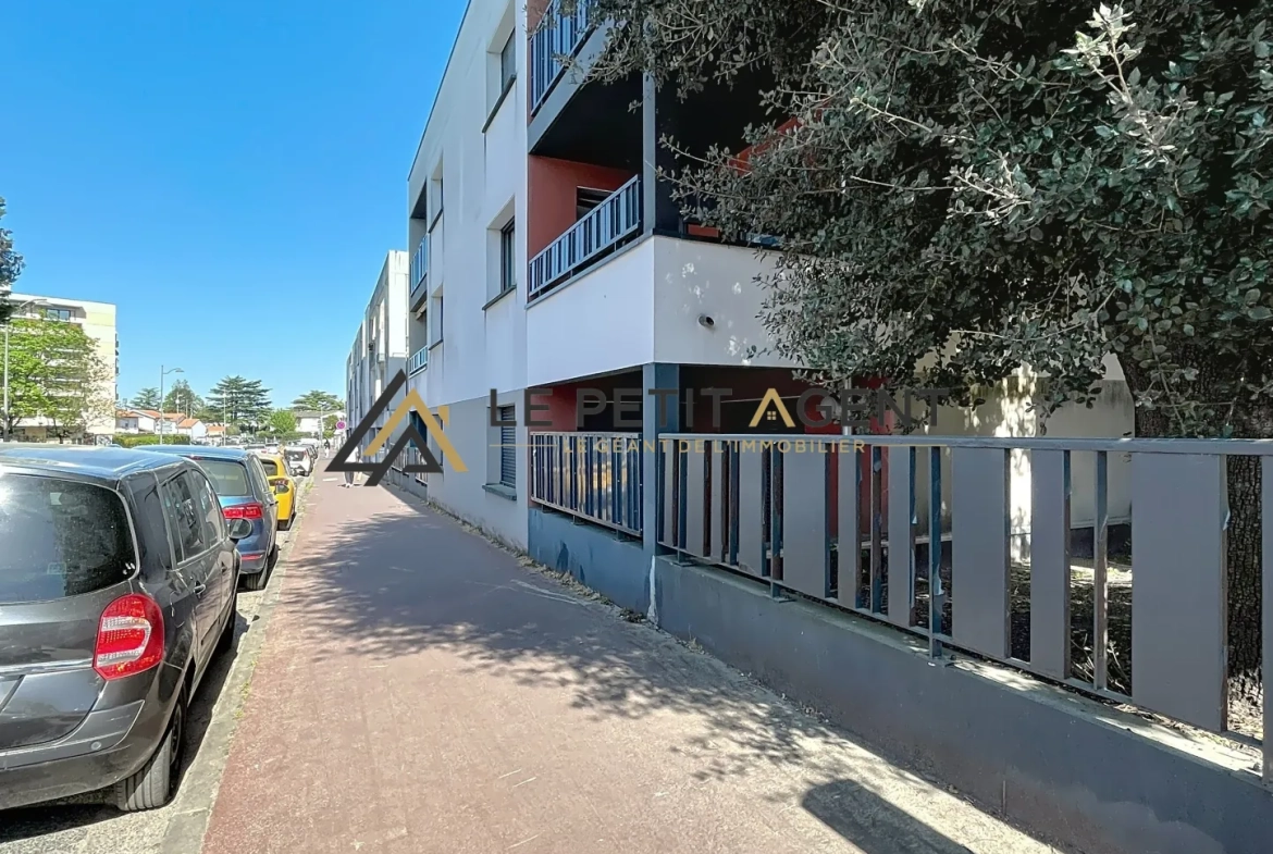 Charmant T2 avec terrasse, parking sécurisé à Le Bouscat – Opportunité d'investissement 