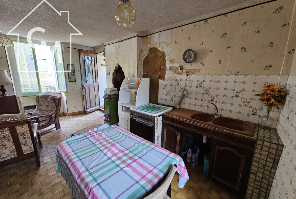 Maison 2 niveaux avec jardin, garage à La Châtre 36400 
