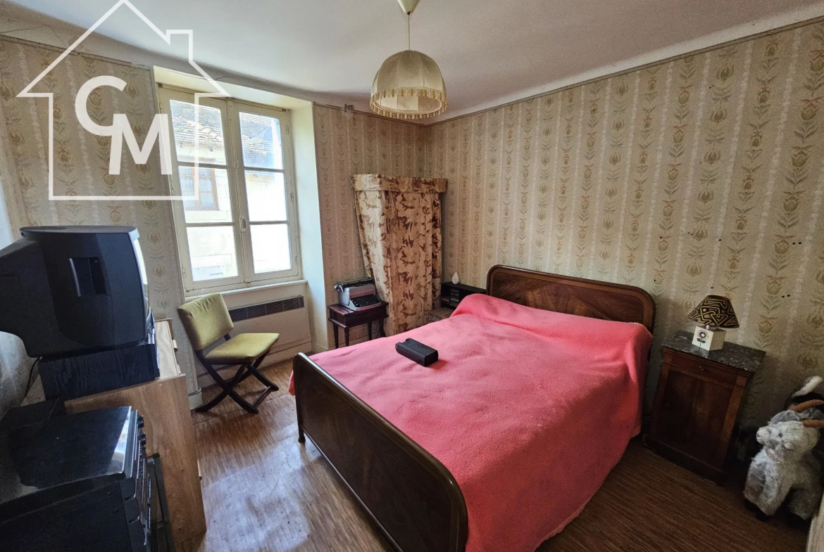 Maison 2 niveaux avec jardin, garage à La Châtre 36400 