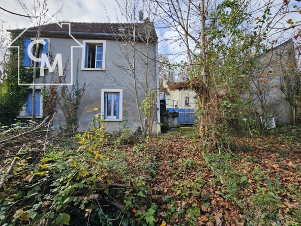 Maison 2 niveaux avec jardin, garage à La Châtre 36400 